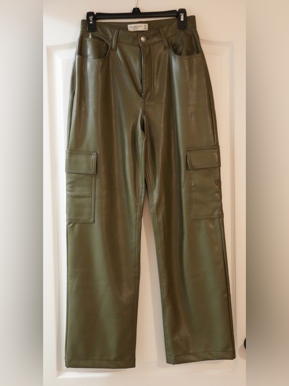 Abercrombie & Finch Olive Green Cargo Leather Pants. Size 28/6